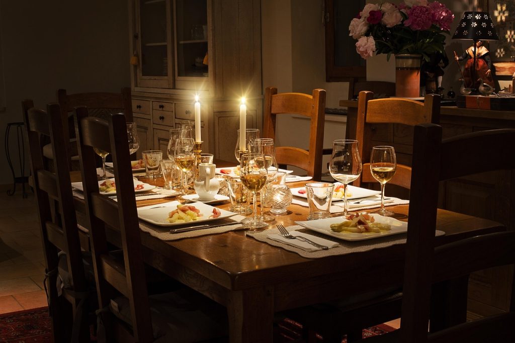 mooi diner met kaarslicht, dates, date ideeën, koppels, liefde
